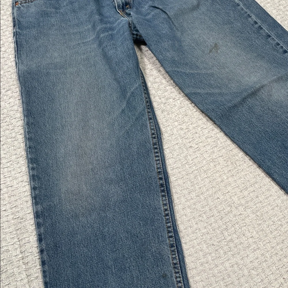 Levis 550 Relaxed Fit Tapered Vintage 2002 Mens Size 36x32 Women’s Unisex